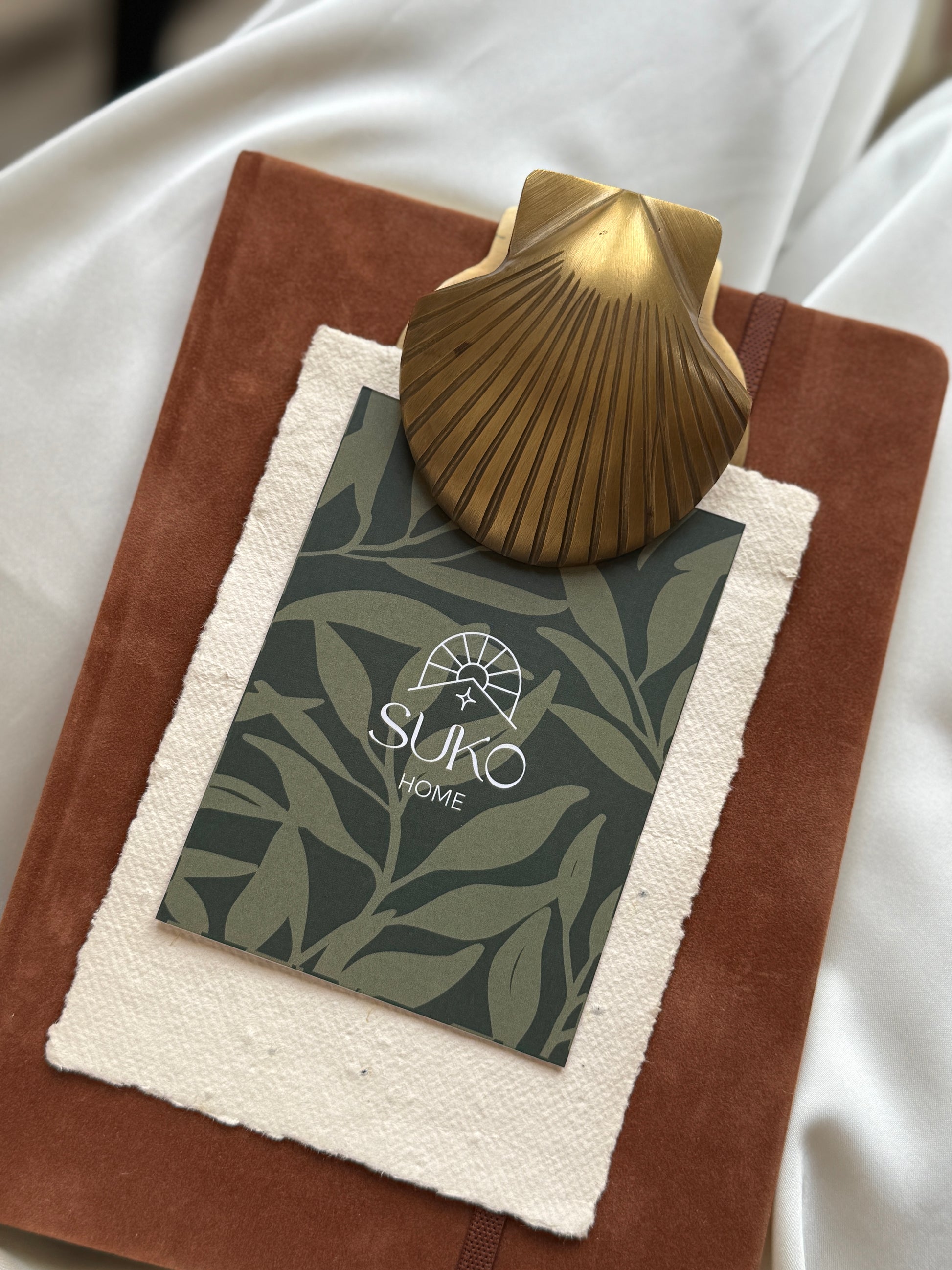 Vintage Brass Shell Wall Clip