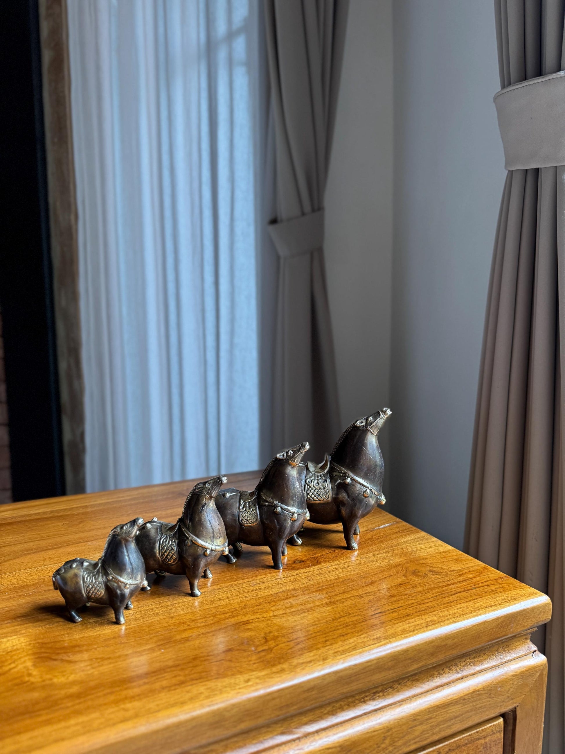 Black & Gold Brass Horse Figurine Set