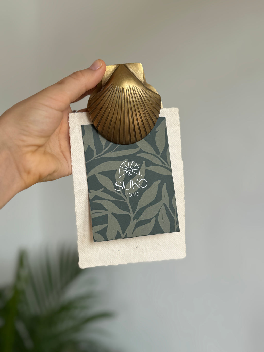 Vintage Brass Shell Wall Clip
