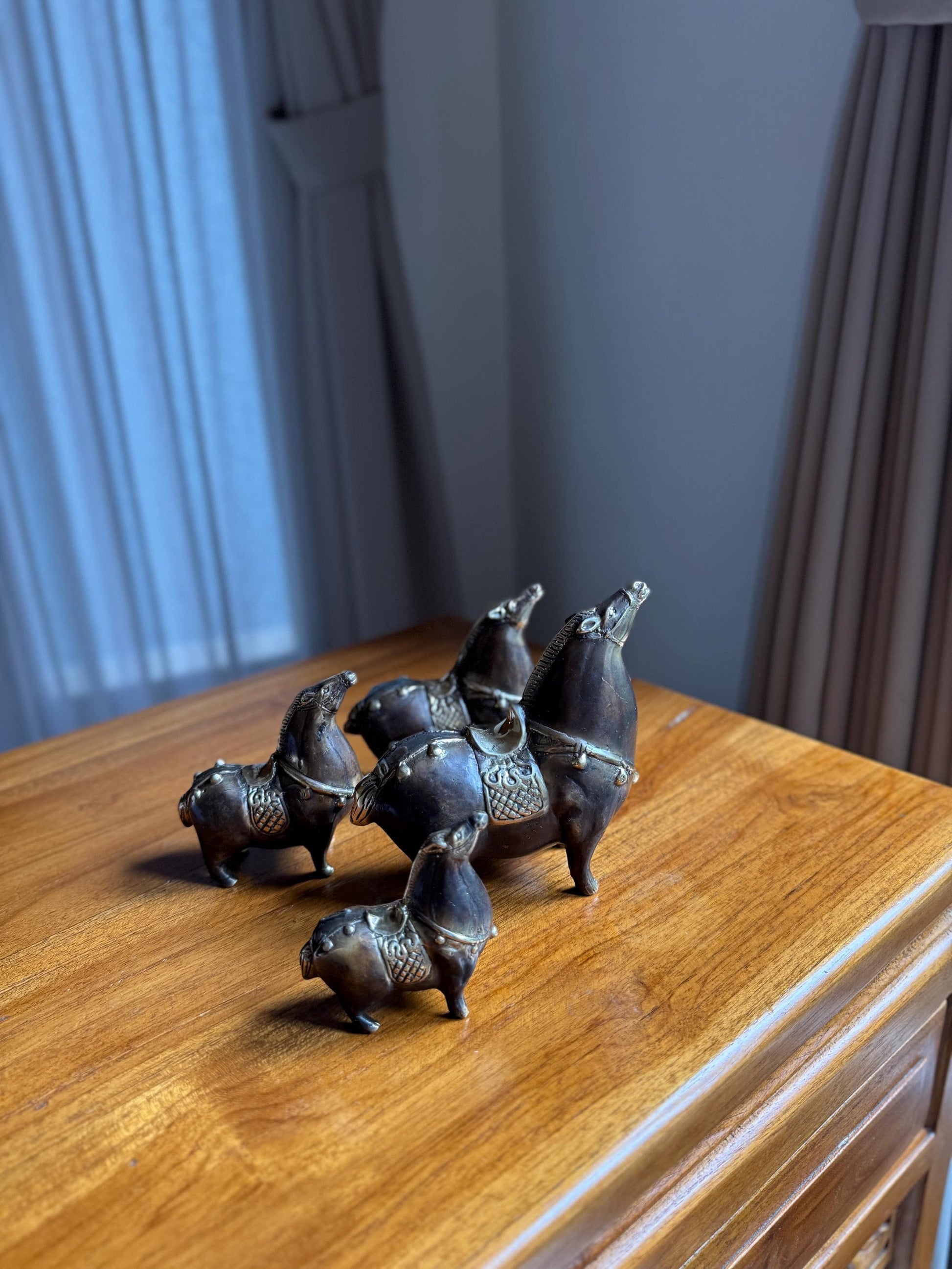 Black & Gold Brass Horse Figurine Set