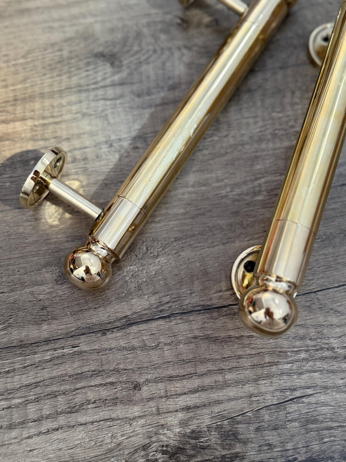 Everyday brass pull handle with strong, durable build