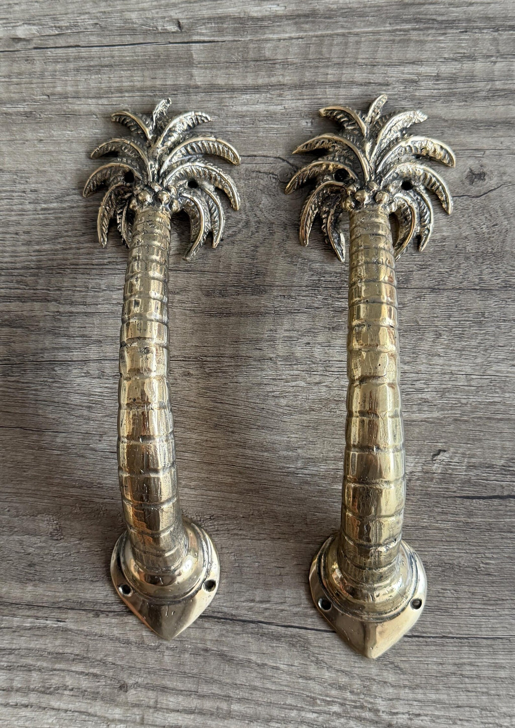 Palm tree door pull for island-style entryways
